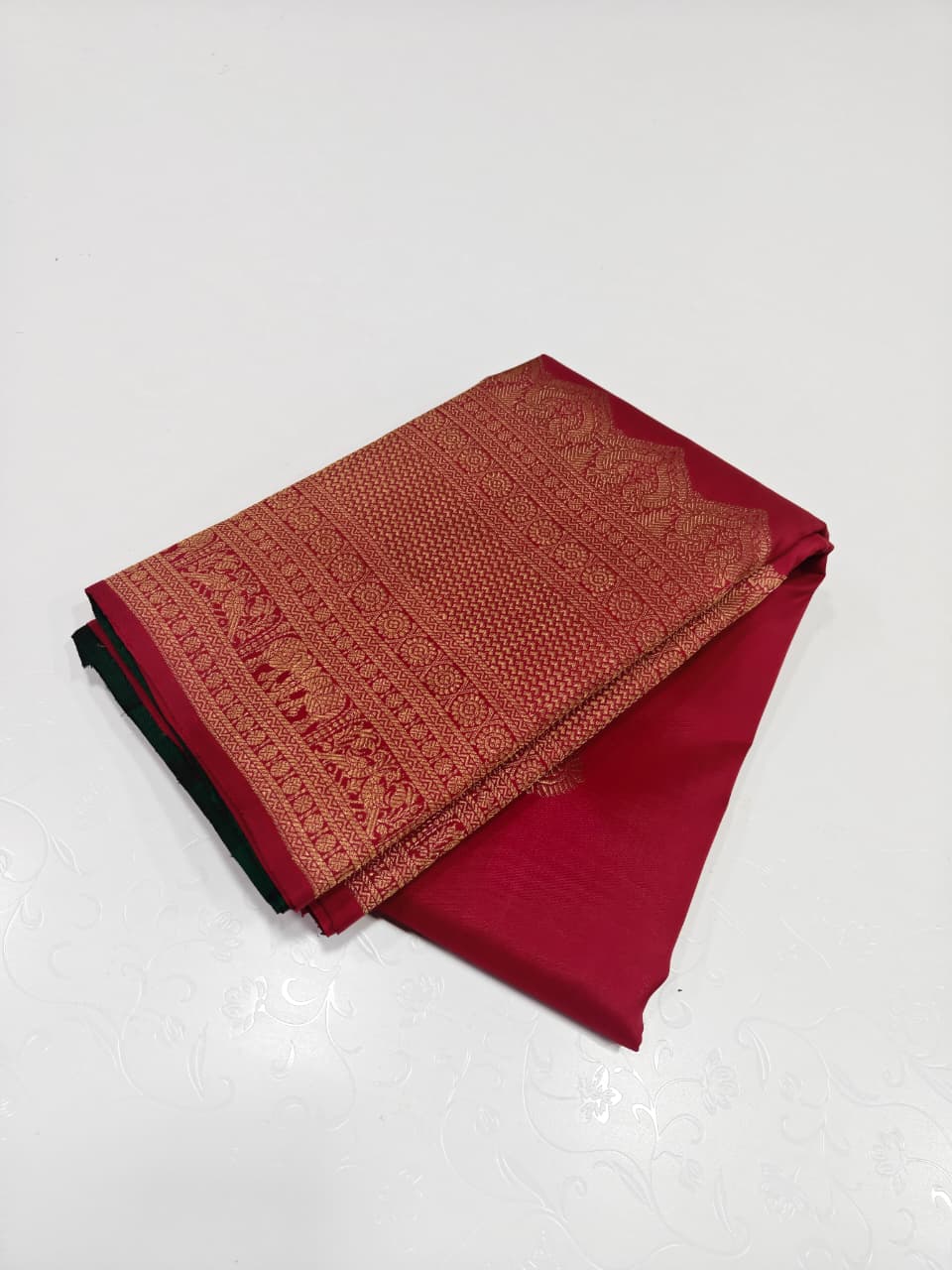 Sindoor Red with Green Pure Kanchipuram Handwoven Silk Saree